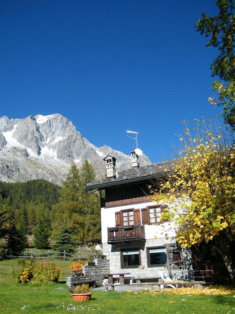 Hotel Locanda Belvedere Courmayeur Exterior photo