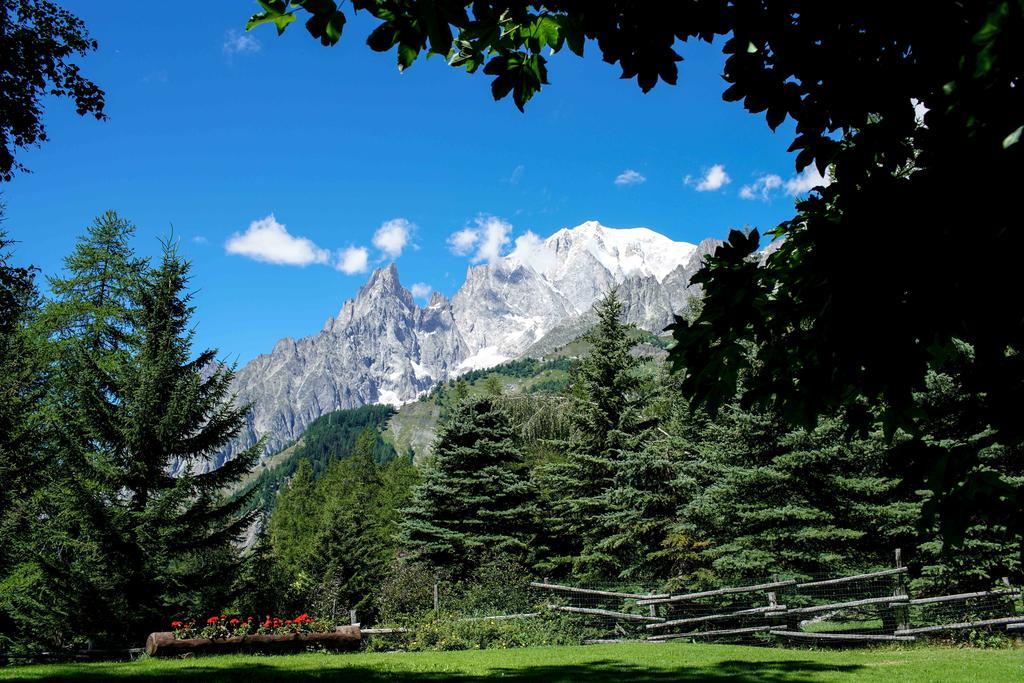 Hotel Locanda Belvedere Courmayeur Exterior photo
