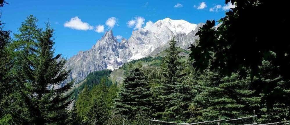 Hotel Locanda Belvedere Courmayeur Exterior photo